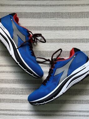 Diadora Mens Mythos Blushield 7 Vortice Shoes